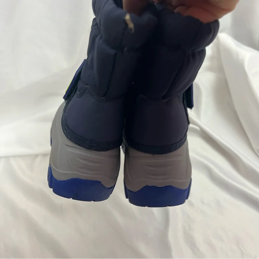 Cat & Jack Blue and Gray Thermolite Snow Boots, size 7